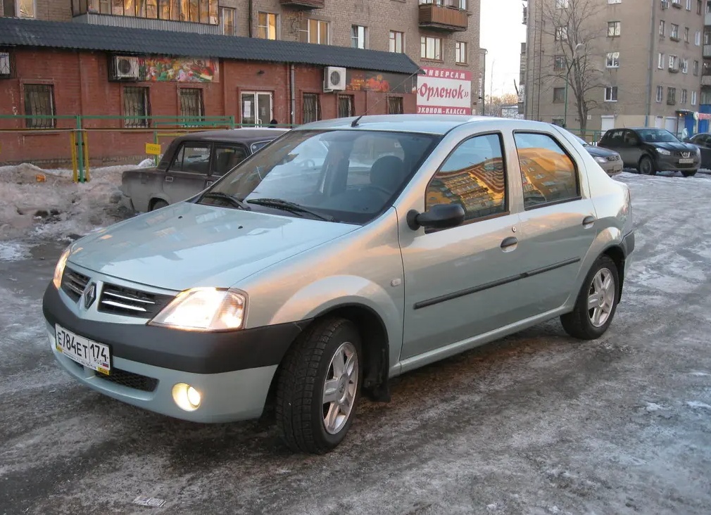 Renault Logan 2006 года сгнил до дыр. Стоит ли брать эту машину